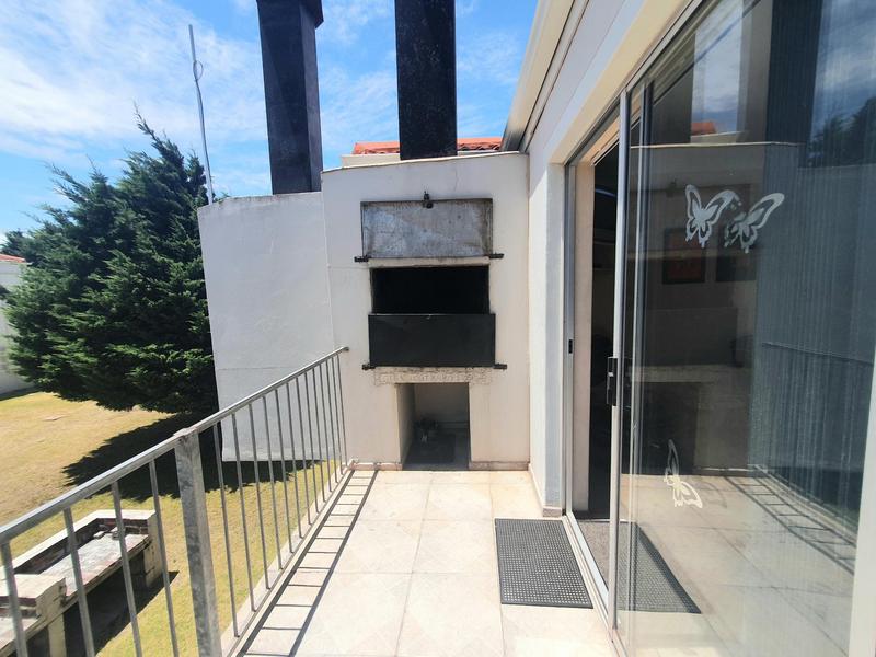 2 Bedroom Property for Sale in Middedorp Western Cape